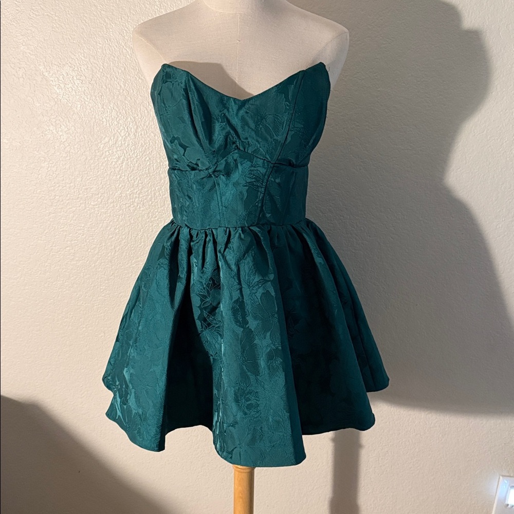 Elegant Strapless Green Dress